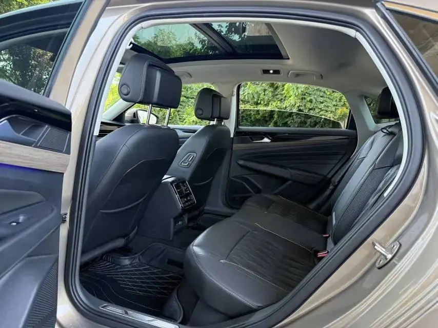 Passat 2021 330TSI Deluxe Edition 4