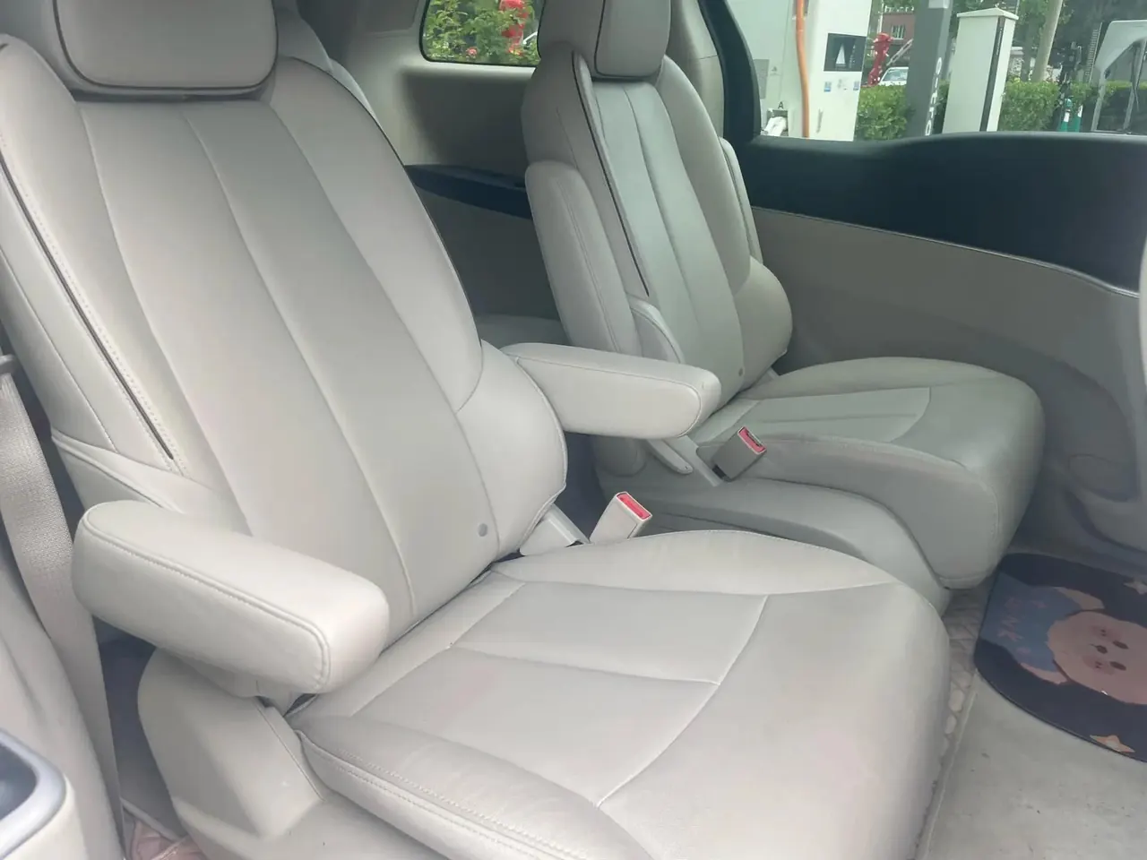 Buick GL8 2021 Land Business Class 652T Luxury Model 6