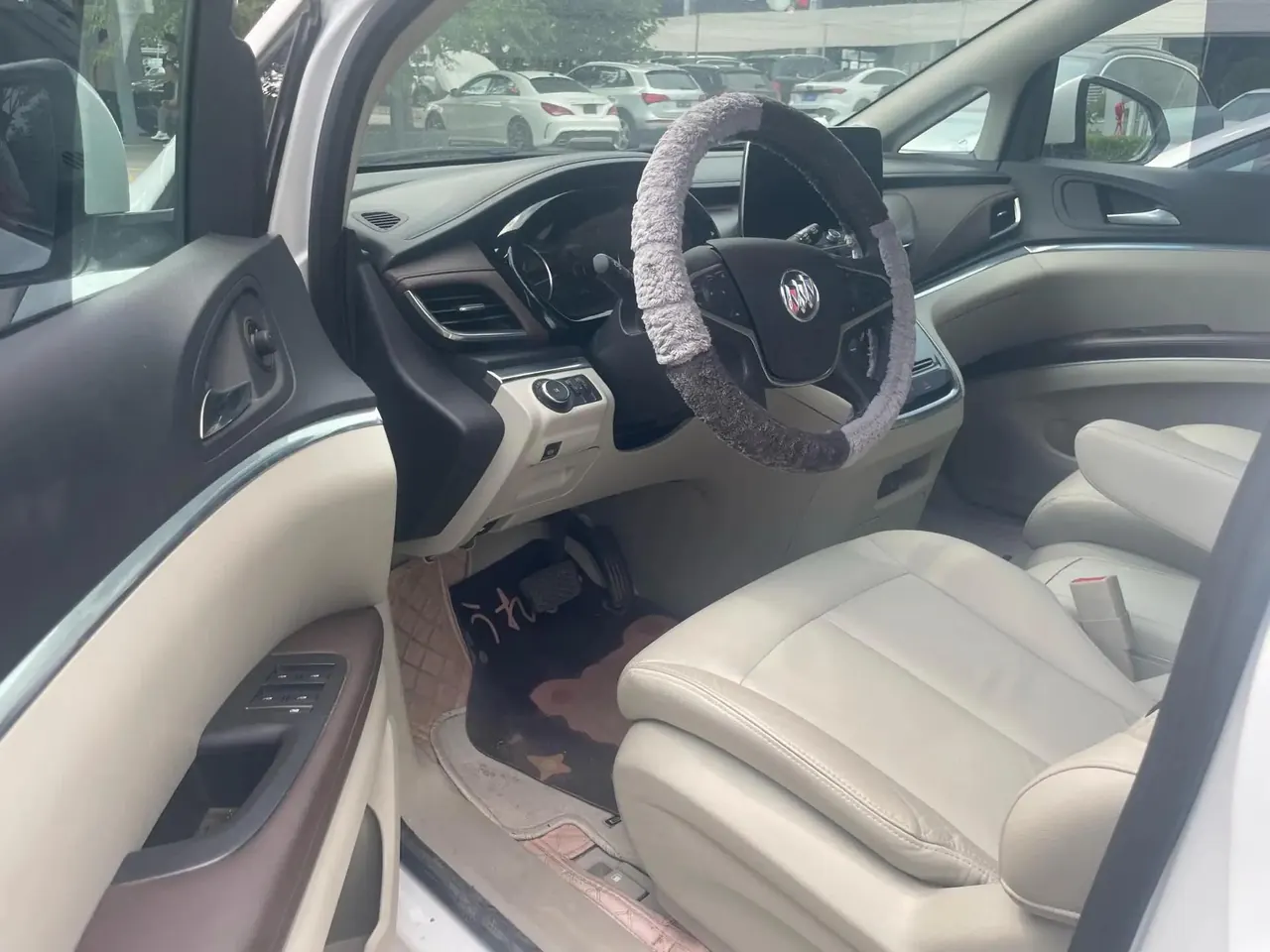 Buick GL8 2021 Land Business Class 652T Luxury Model 8