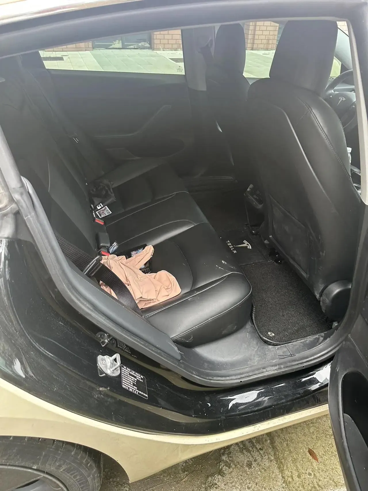 2019 Model 3 Standard Range Rear-Wheel Drive Upgrade Version 4