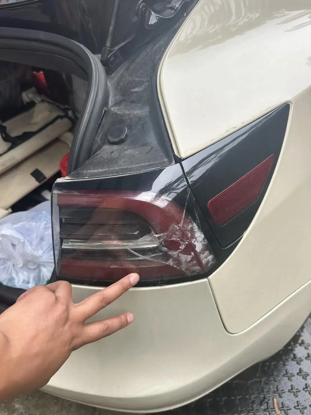 2019 Model 3 Standard Range Rear-Wheel Drive Upgrade Version 5