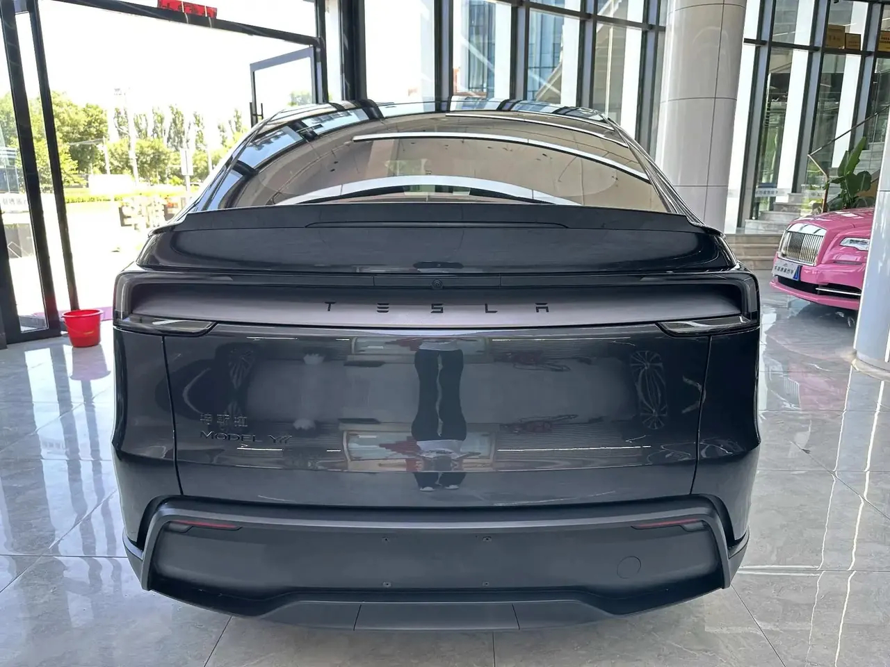Tesla 2025 Model Y Long Range All-Wheel Drive Automatic 13