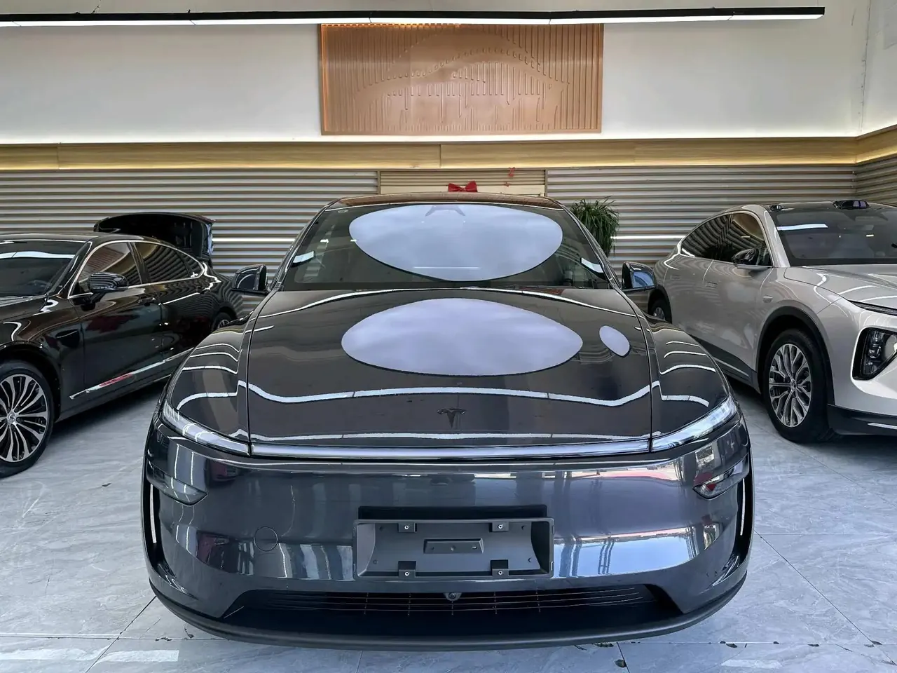 Tesla 2025 Model Y Long Range All-Wheel Drive Automatic 2