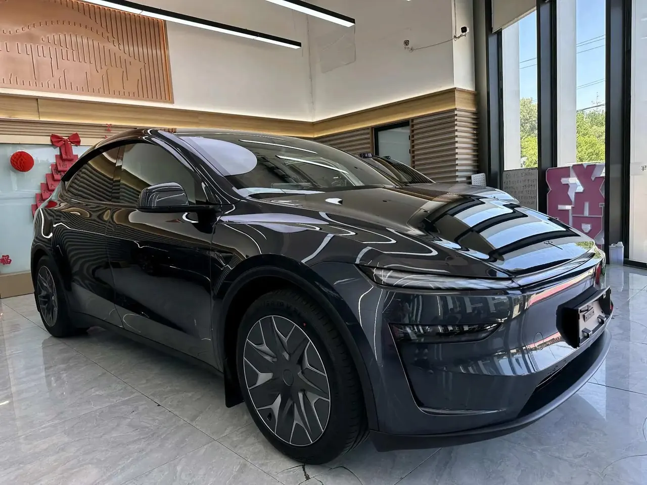 Tesla 2025 Model Y Long Range All-Wheel Drive Automatic 3