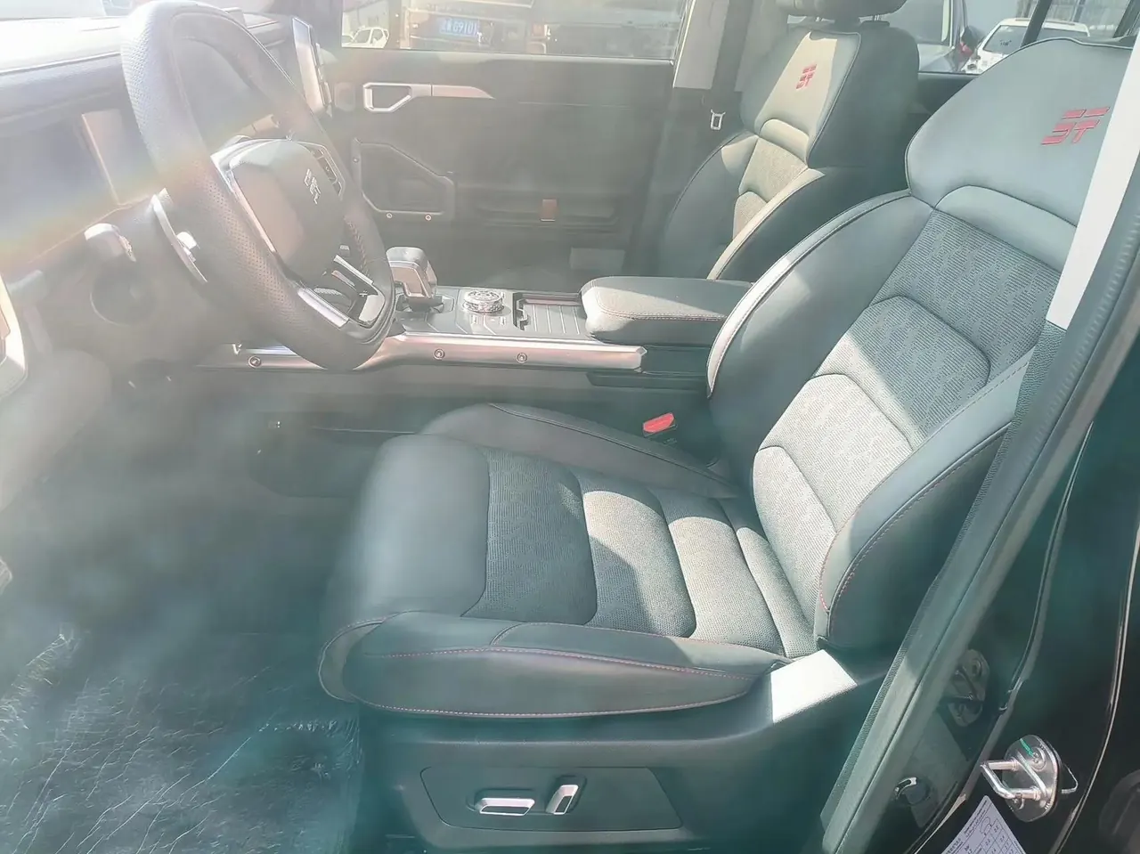 Jetour Traveler 2023 2.0T Four-Wheel-Drive Pro Edition 5