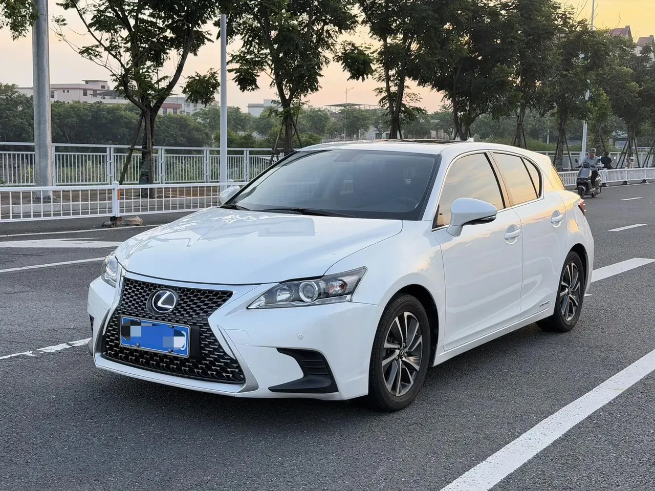 Open image lightbox: Lexus CT 2017 CT200h Comfort Edition Monochrome National V