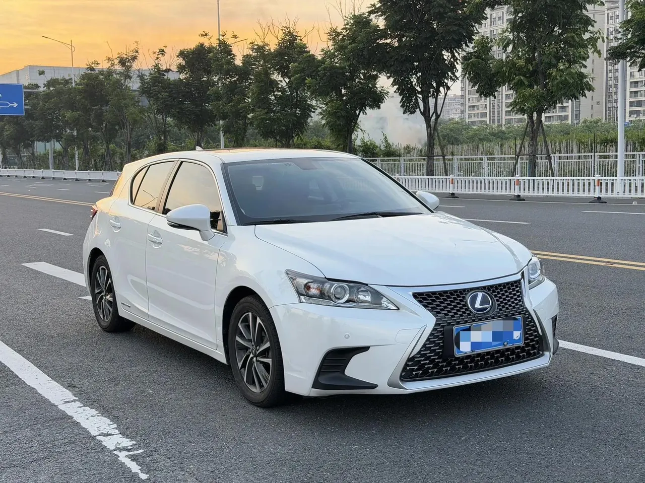Lexus CT 2017 CT200h Comfort Edition Monochrome National V 3