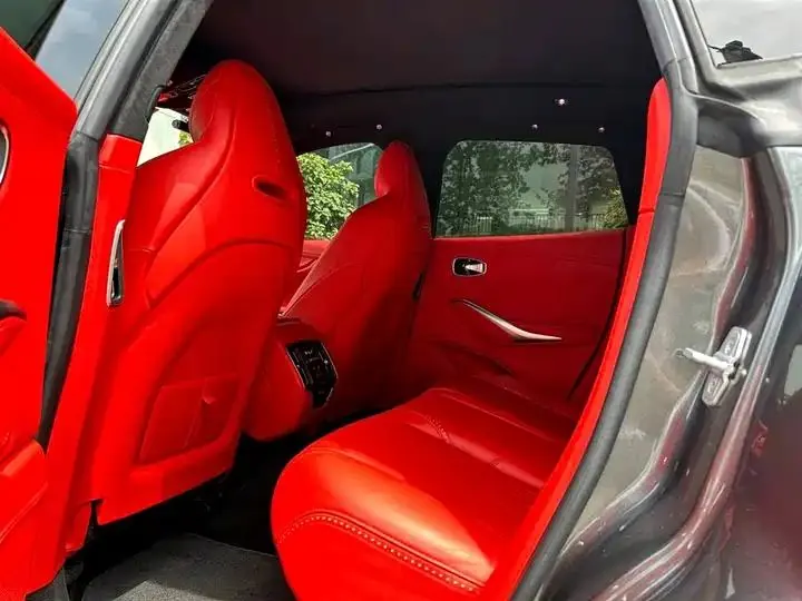 Aston Martin DBX 2020 4.0T V8 14