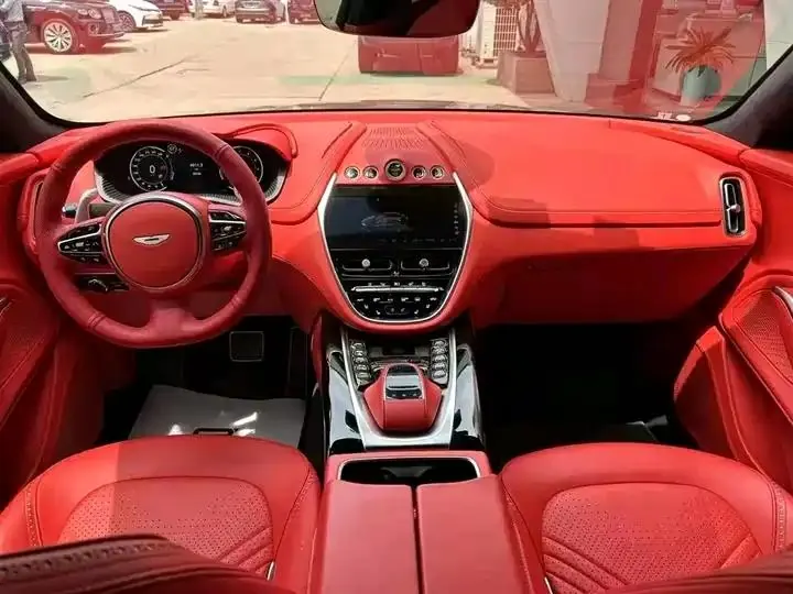 Aston Martin DBX 2020 4.0T V8 5