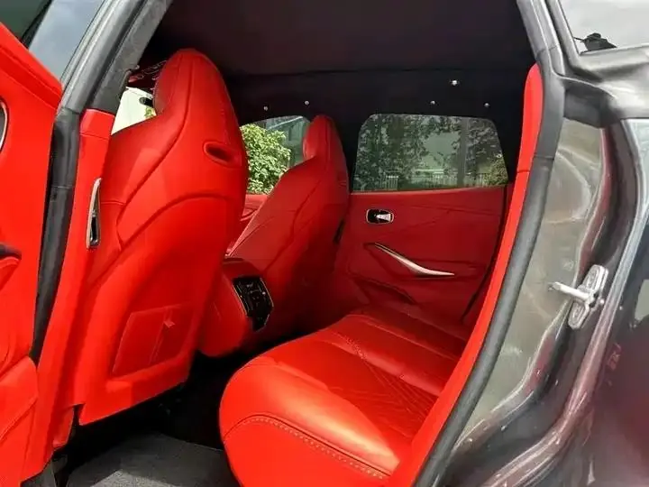 Aston Martin DBX 2020 4.0T V8 6
