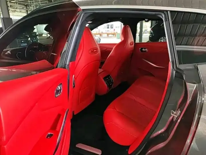 Aston Martin DBX 2020 4.0T V8 9