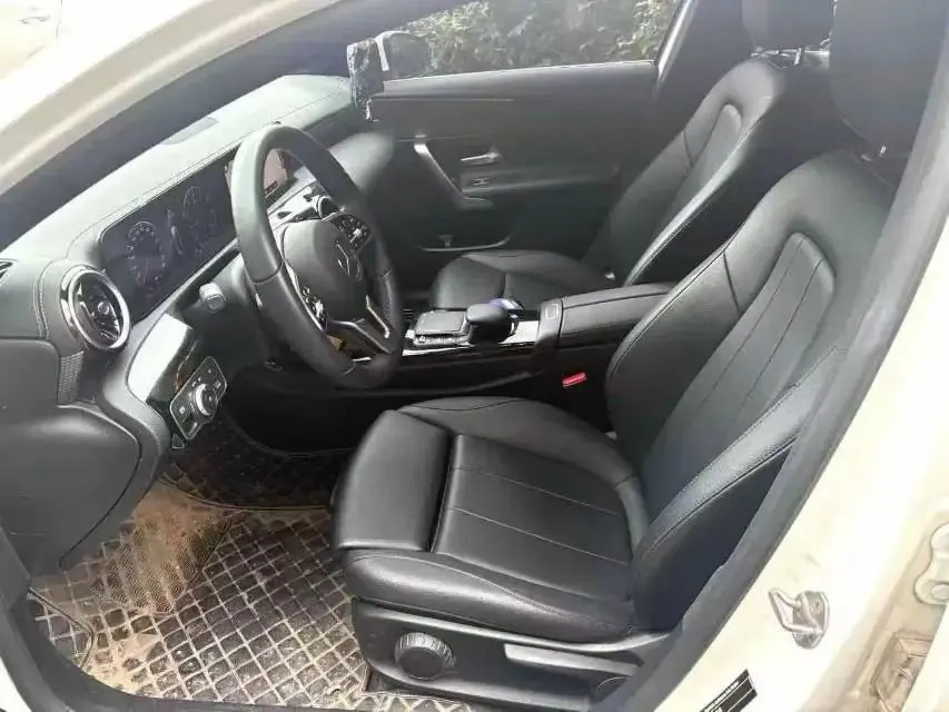 Mercedes Benz Class A 2023 A 200 L 1.3T Dynamic Automatic 3
