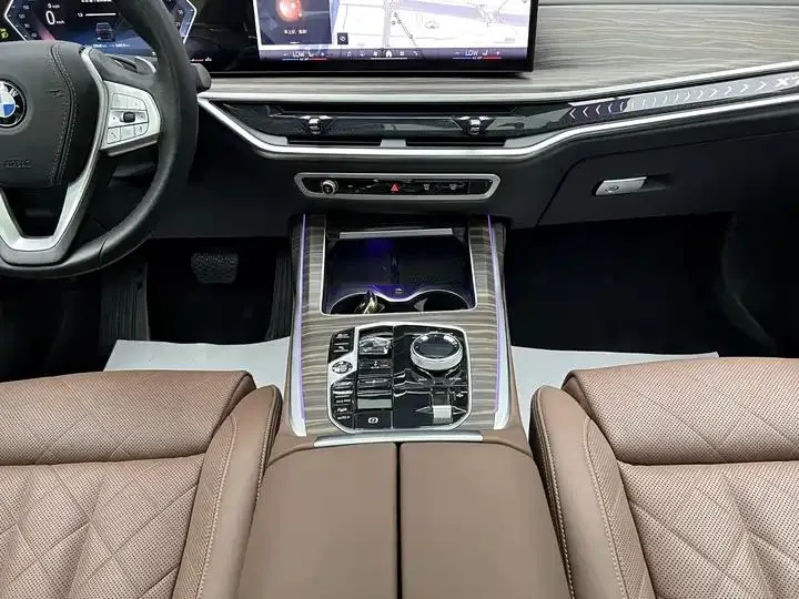 BMW X7 2023 xDrive40i Leading Luxury Suit 11