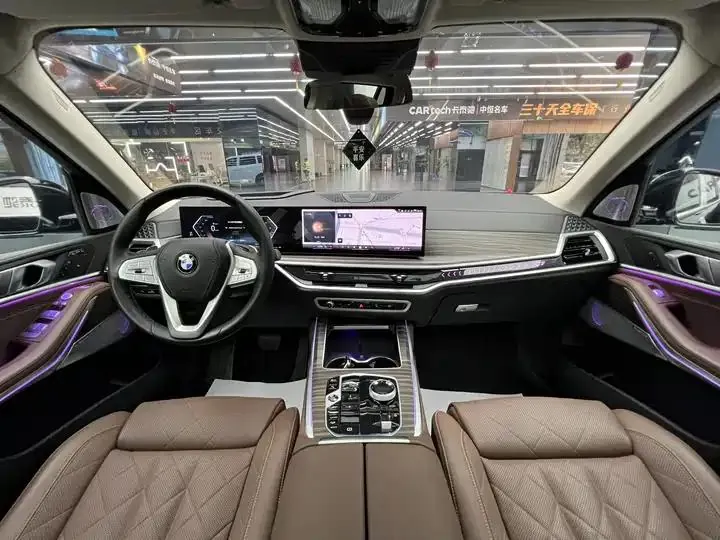 BMW X7 2023 xDrive40i Leading Luxury Suit 13