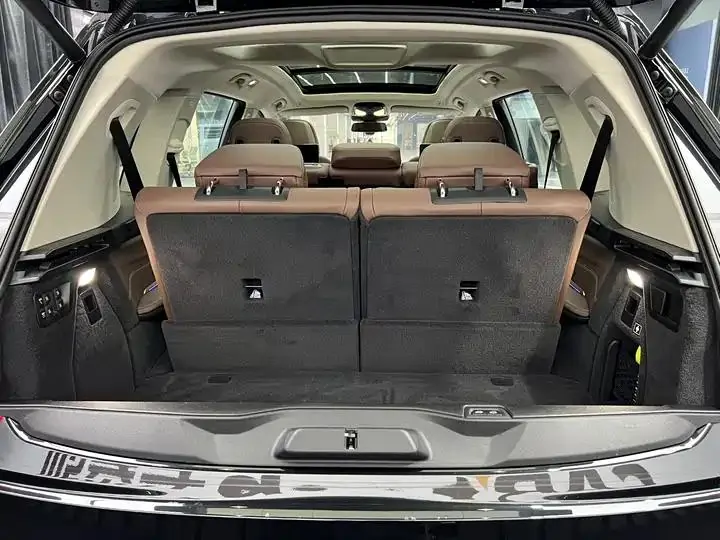 BMW X7 2023 xDrive40i Leading Luxury Suit 14