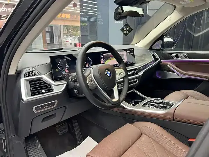 BMW X7 2023 xDrive40i Leading Luxury Suit 16