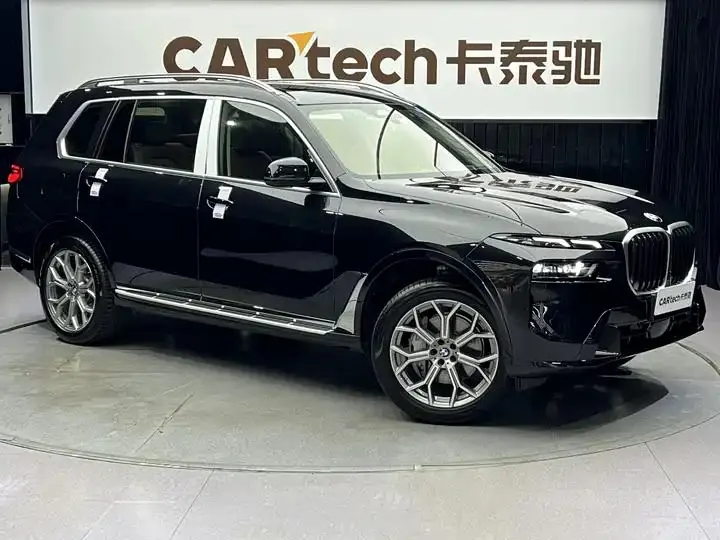 BMW X7 2023 xDrive40i Leading Luxury Suit 2