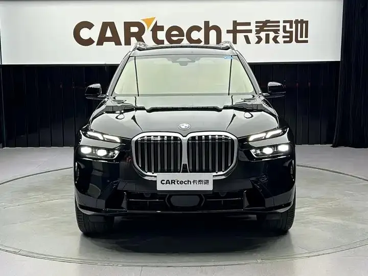 BMW X7 2023 xDrive40i Leading Luxury Suit 3