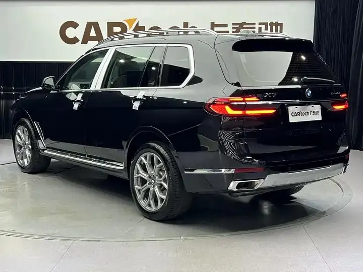 BMW X7 2023 xDrive40i Leading Luxury Suit 5
