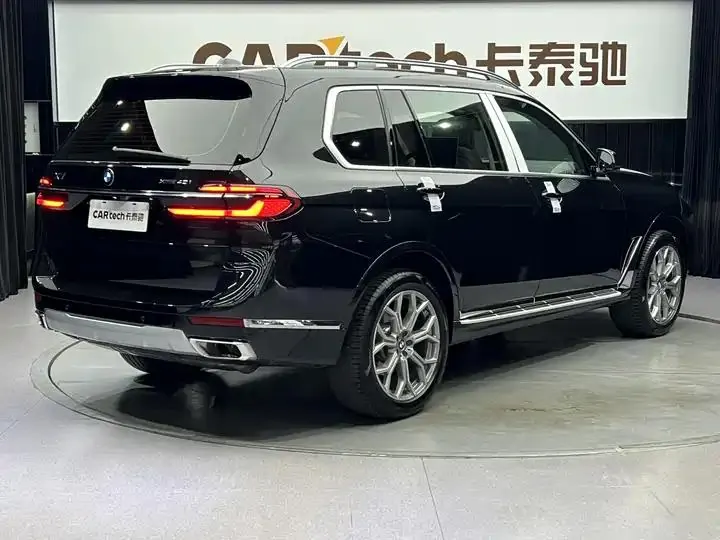 BMW X7 2023 xDrive40i Leading Luxury Suit 6
