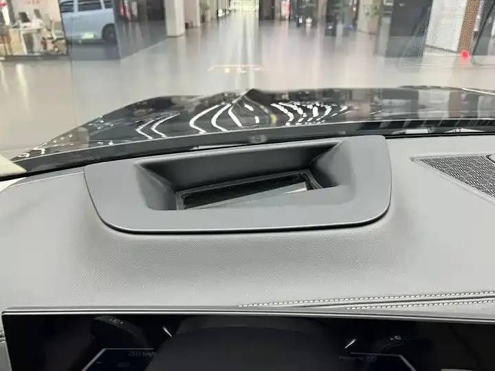 BMW X7 2023 xDrive40i Leading Luxury Suit 7