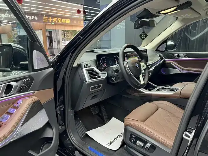 BMW X7 2023 xDrive40i Leading Luxury Suit 8