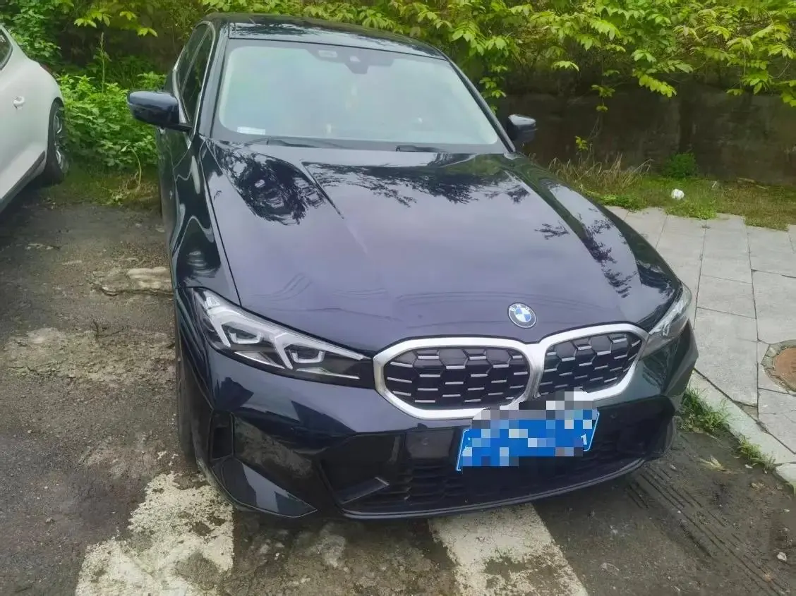 BMW 3 Series 2023 model 325Li M Sport Package 3