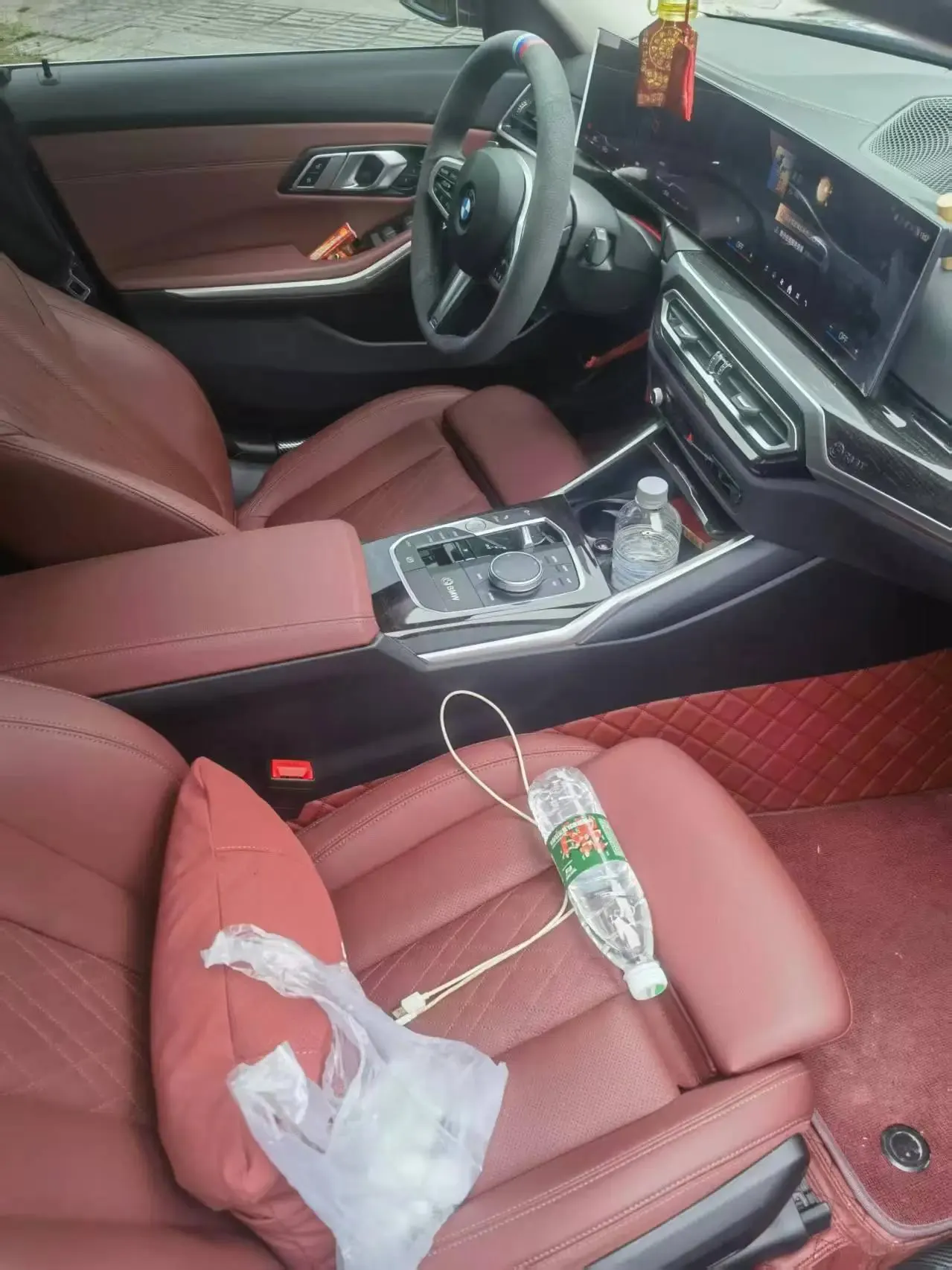 BMW 3 Series 2023 model 325Li M Sport Package 4