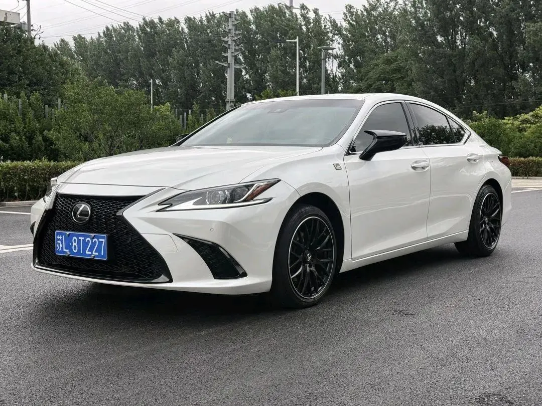 Lexus ES 2020 200 Excellence Edition - View 1