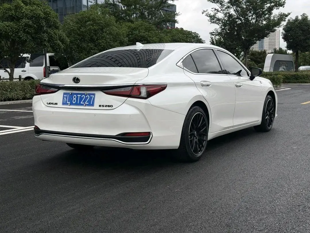 Lexus ES 2020 200 Excellence Edition 5