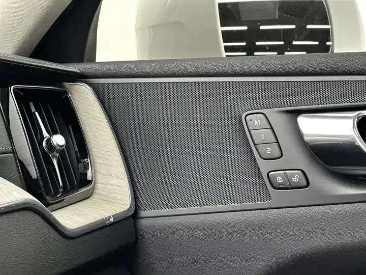 Volvo XC60 2020 T5 4WD Zhiyuan Deluxe Edition 11