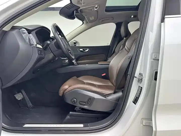 Volvo XC60 2020 T5 4WD Zhiyuan Deluxe Edition 6