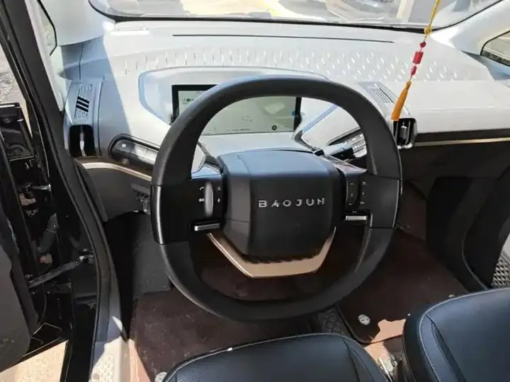BaoJun KiWi EV 2022 Artist Light Edition Lithium Iron Phosphate 11