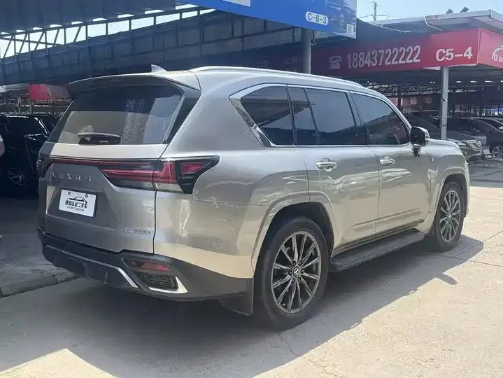 Lexus LX 2022 600 3
