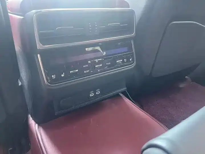Lexus LX 2022 600 9