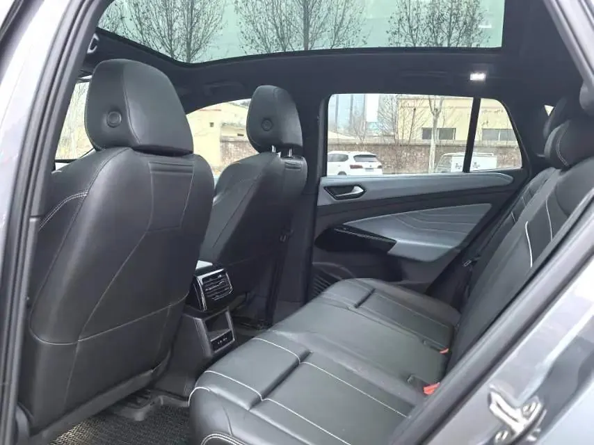 Volkswagen 2023 ID. 4 x Pure Smart Edition Automatic 5