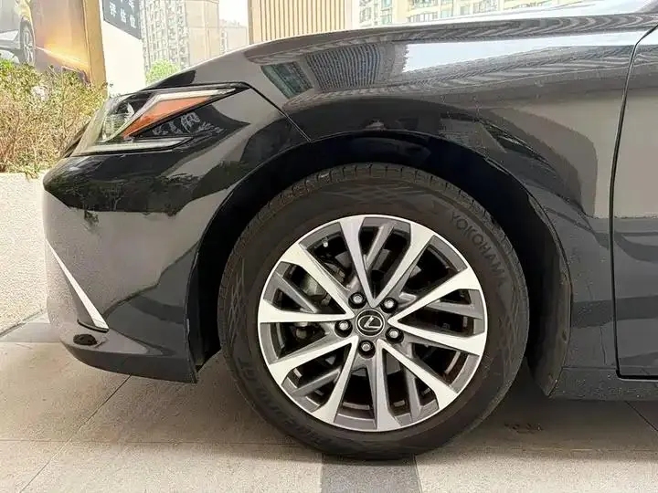 Lexus ES 2022 200 Executive Edition 11