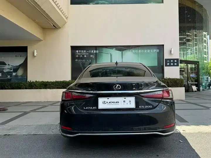 Lexus ES 2022 200 Executive Edition 4