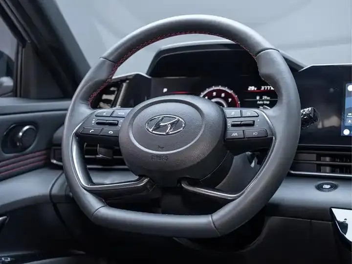 Elantra 2022 240TGDi DCT LUX Prestige Edition 14
