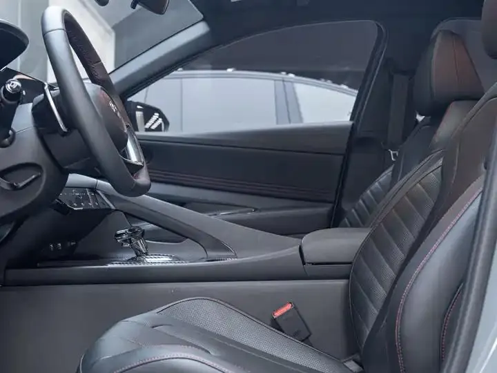 Elantra 2022 240TGDi DCT LUX Prestige Edition 16
