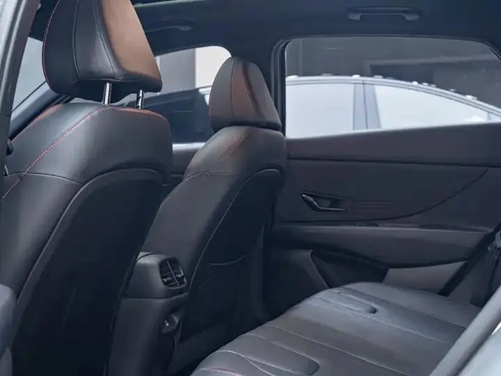 Elantra 2022 240TGDi DCT LUX Prestige Edition 17