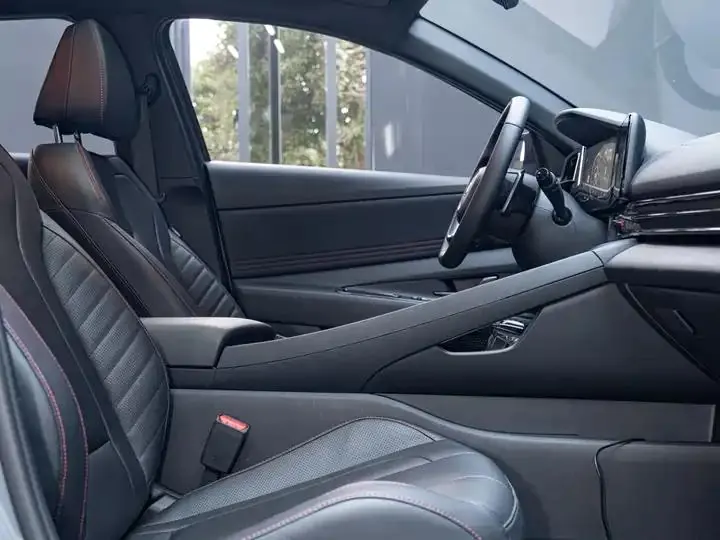 Elantra 2022 240TGDi DCT LUX Prestige Edition 18