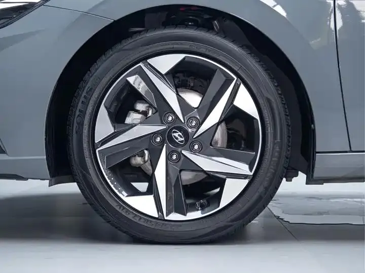 Elantra 2022 240TGDi DCT LUX Prestige Edition 21