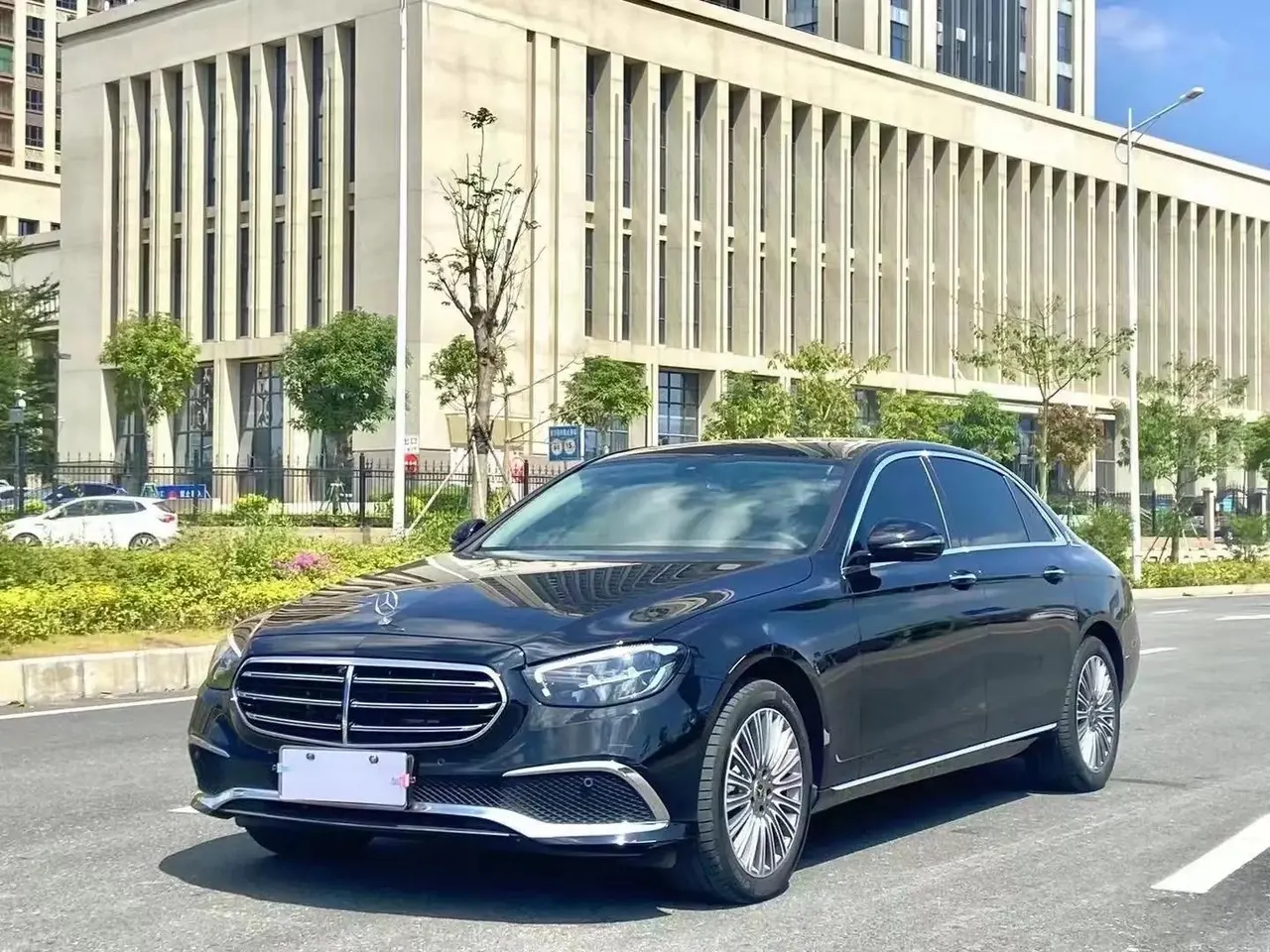 Mercedes Benz E-Class 2021 E 300 L Fashion - View 1