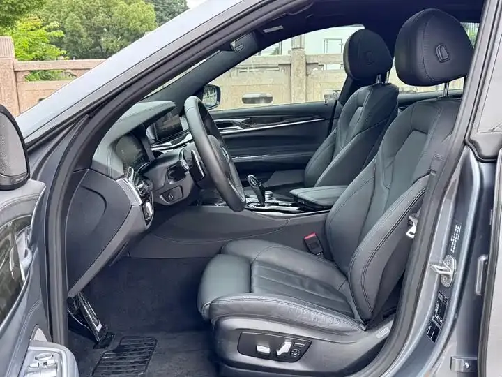 BMW 6 GT 2020 630i M sports suit 16