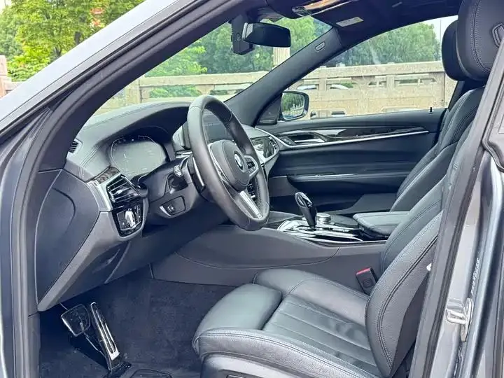 BMW 6 GT 2020 630i M sports suit 6
