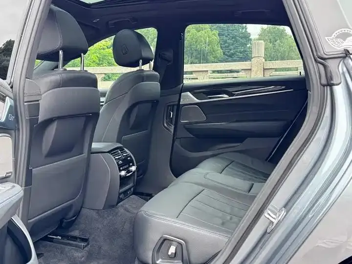 BMW 6 GT 2020 630i M sports suit 7