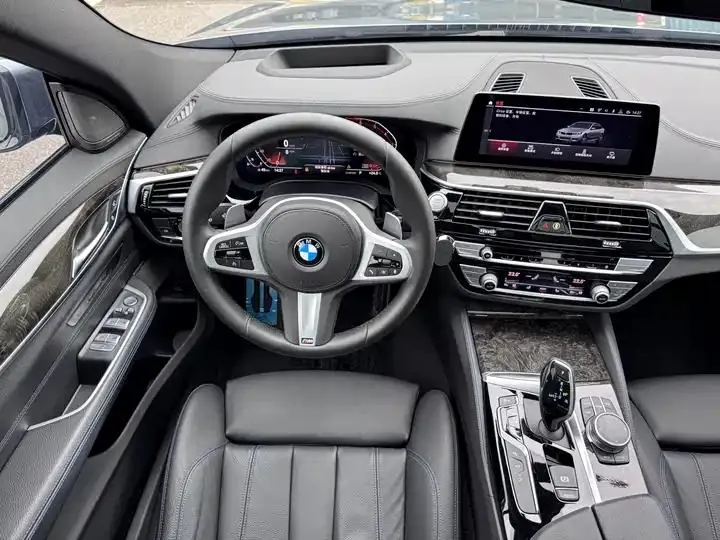 BMW 6 GT 2020 630i M sports suit 9