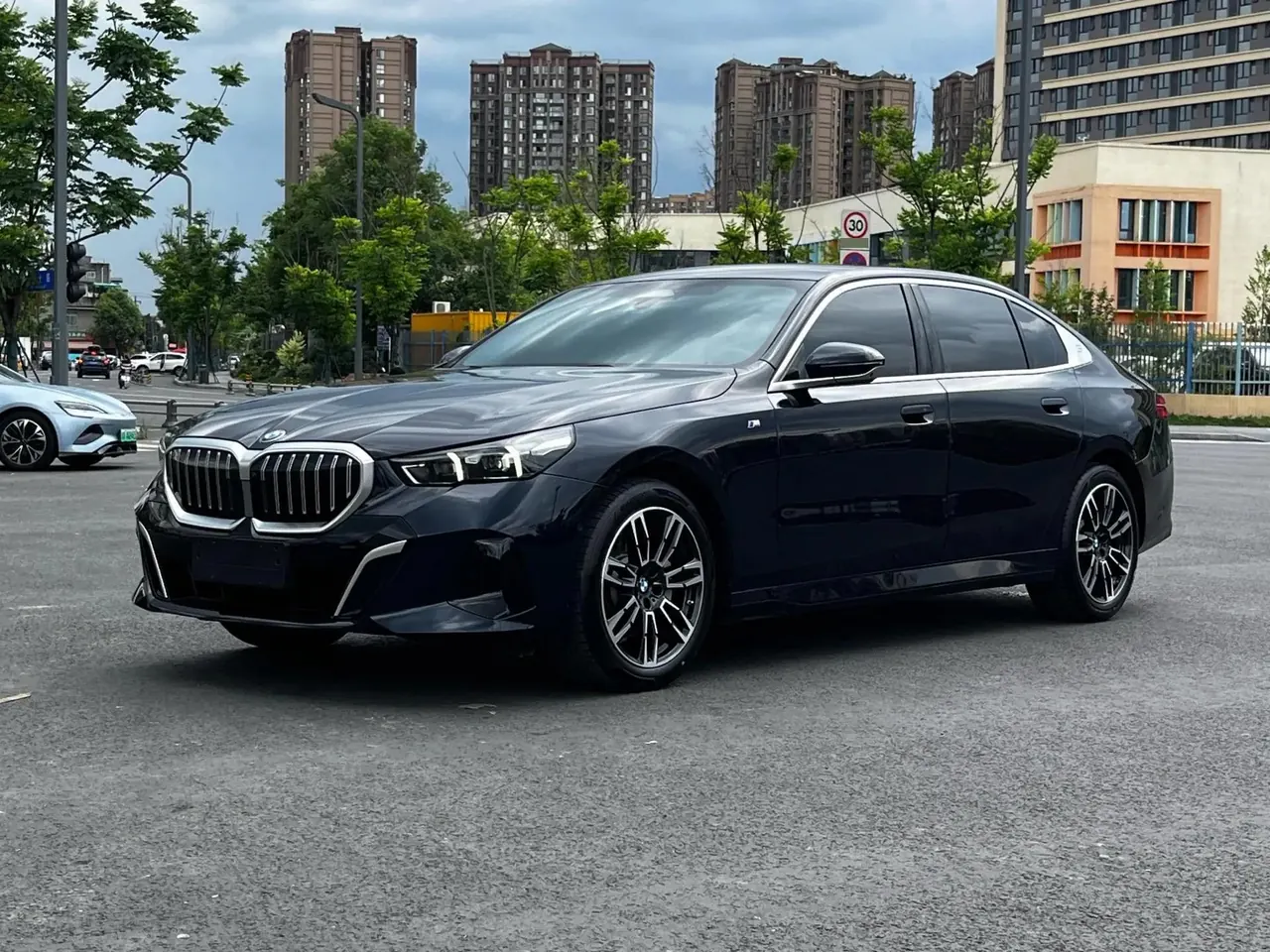 Open image lightbox: BMW 5 Series 2025 530Li 48V 2.0T Leading Model M Sport Package Automatic