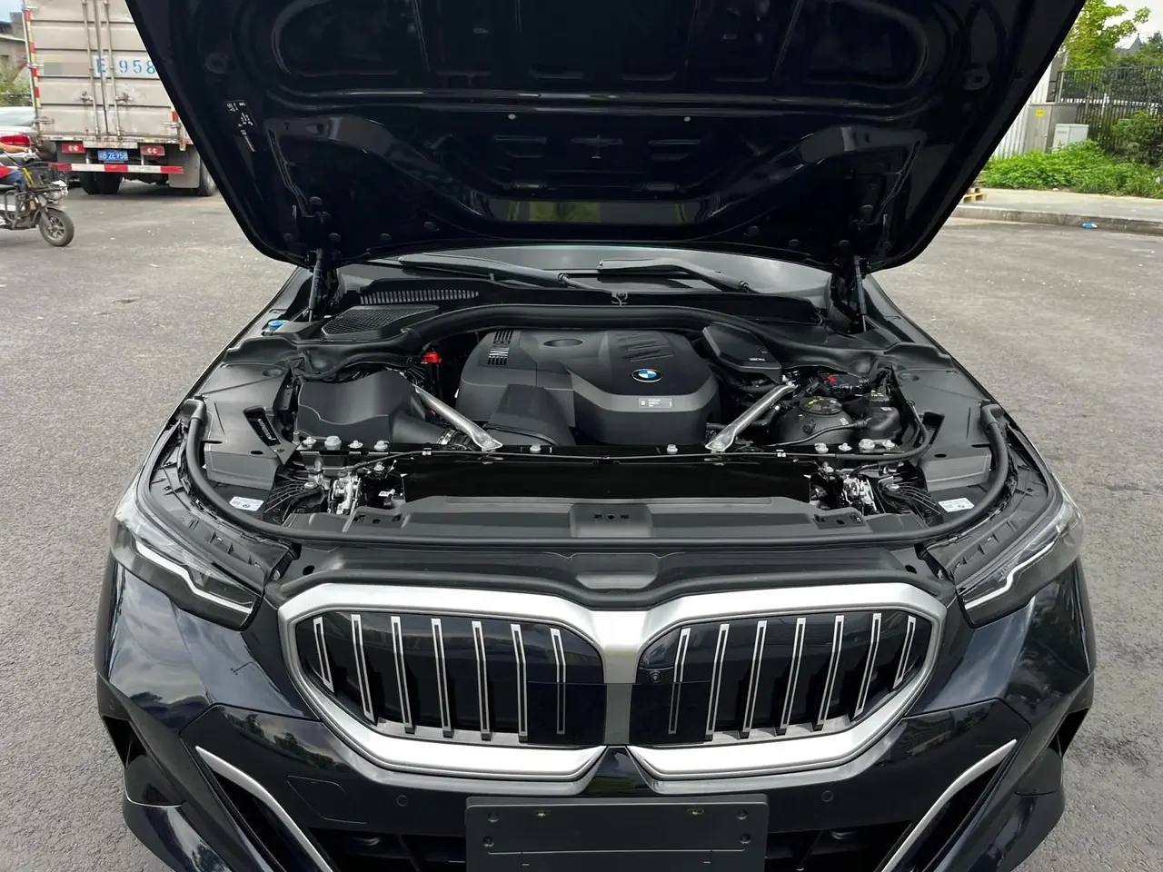 BMW 5 Series 2025 530Li 48V 2.0T Leading Model M Sport Package Automatic 12
